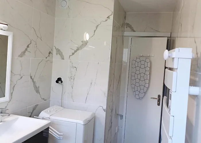 Spacieux T3 Sete, Parking, 10 Min A Pied Gare Et Centre Ville, Wifi, Clim *