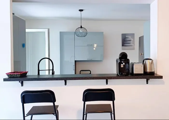 Spacieux T3 Sete, Parking, 10 Min A Pied Gare Et Centre Ville, Wifi, Clim Sète